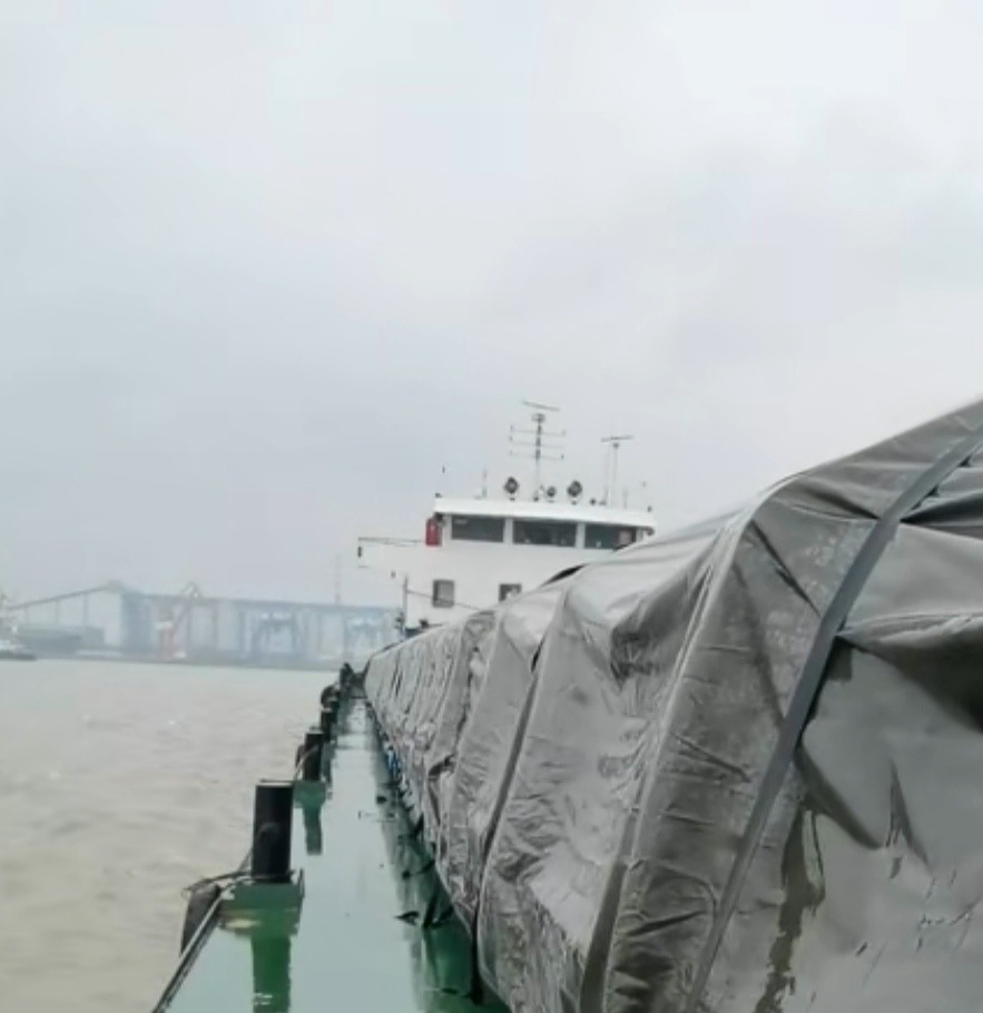  www.udship.com·船舶交易网货船·散货船 南通运维处找船,找货网,船舶寄售,船舶求购发布,开具船舶交易发票二手船舶信息2011年92米川江标船J1库区货船·散货船找船,找货网,船舶寄售,船舶求购发布,开具船舶交易发票 